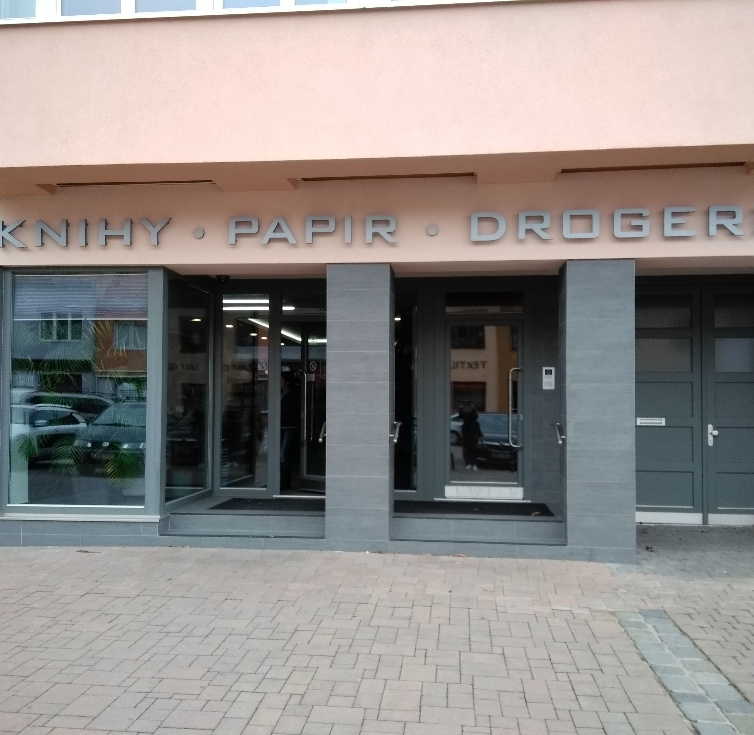 KNIHY-PAPÍR-DROGERIE Helena Hlásenská