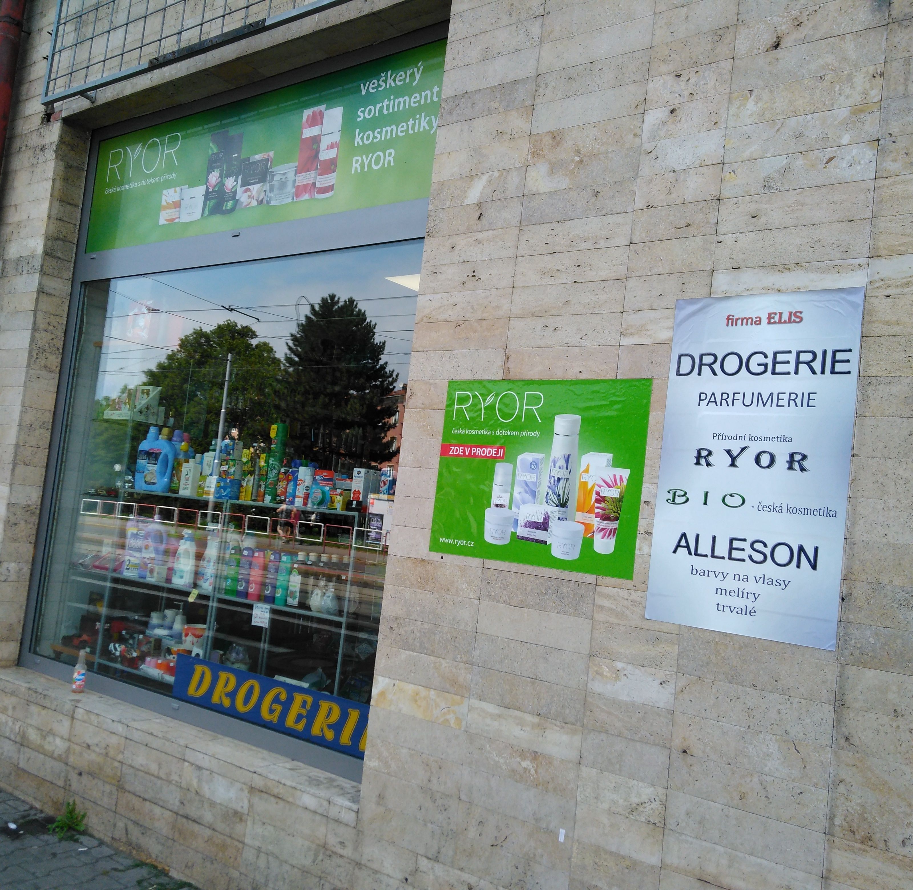 Drogerie, Alena Smolová