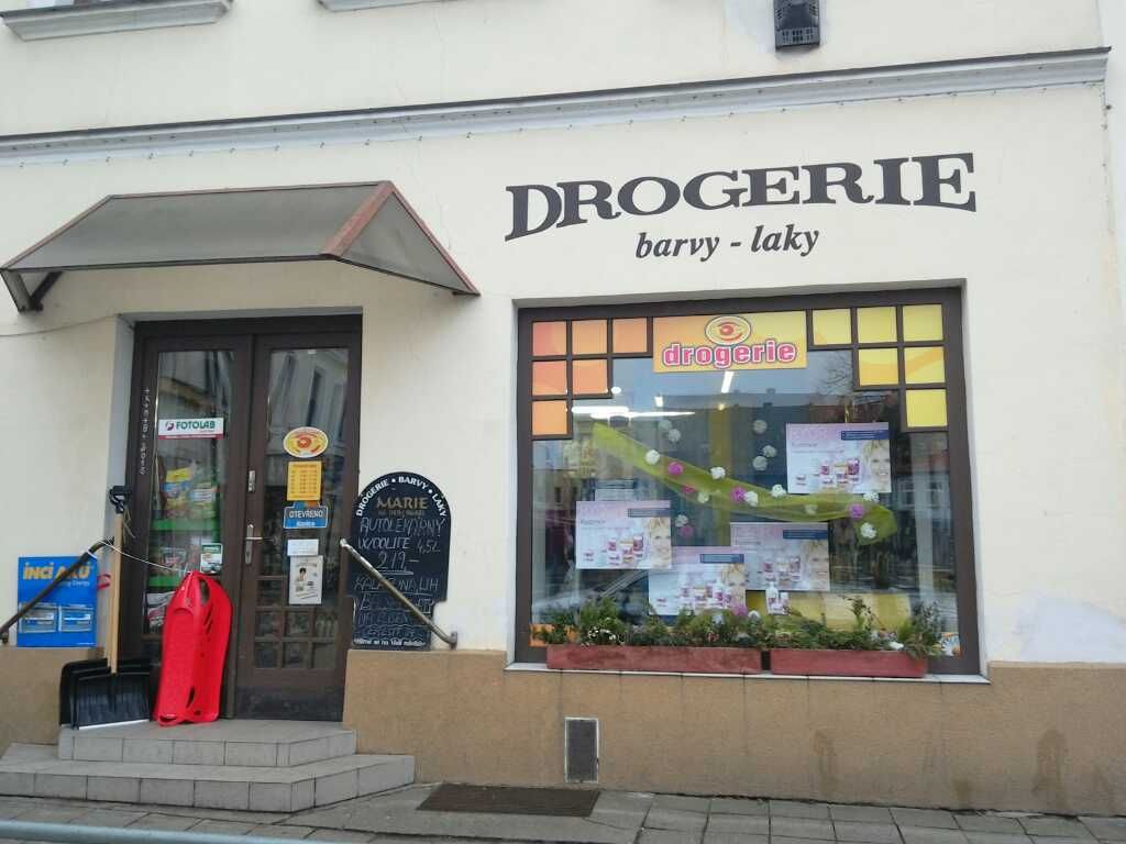BARVY A LAKY DROGERIE