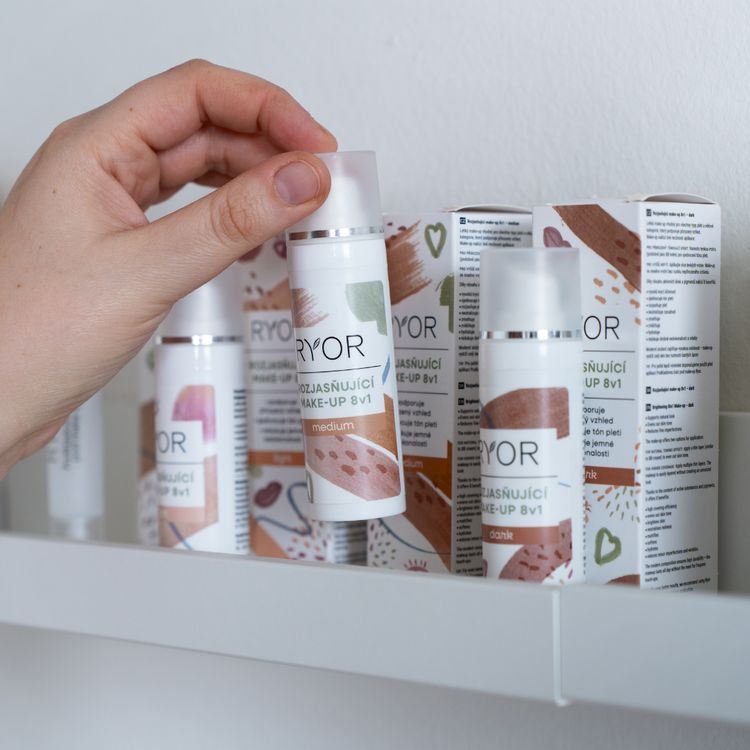 Chtěla bych vypíchnout váš Rozjasňující make-up, je úžasný.