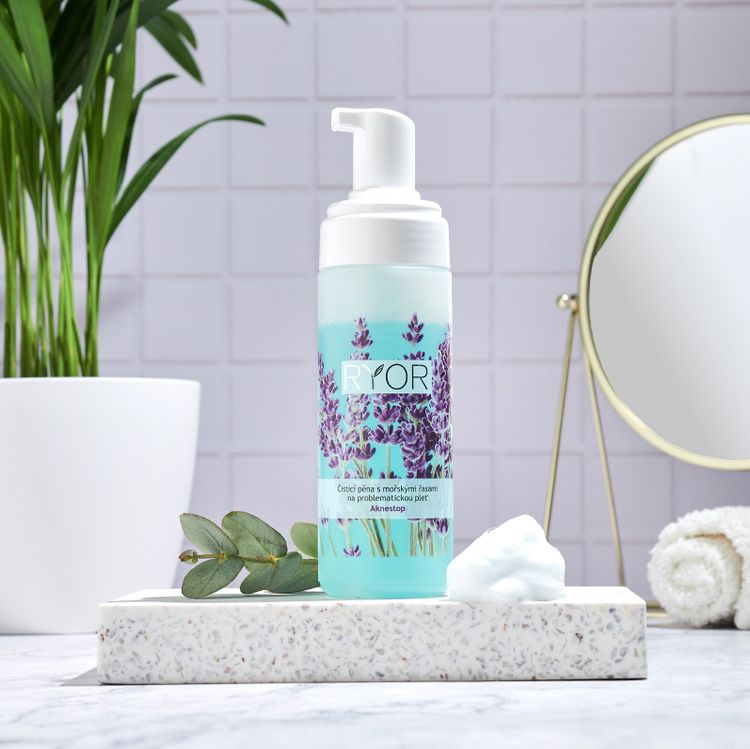 Čistiaca pena s morskými riasami na problematickú pleť