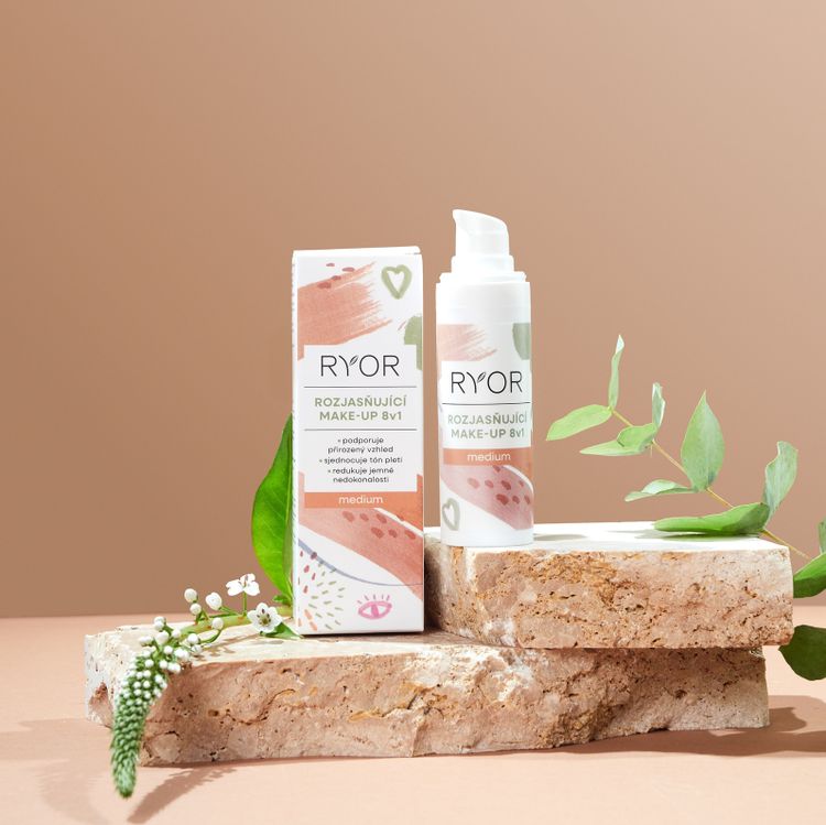 Rozjasňující make-up 8v1 MEDIUM
