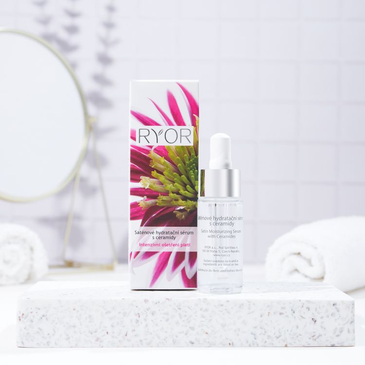Saténové hydratačné sérum s ceramidmi