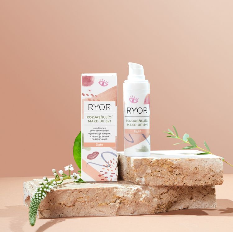 Rozjasňující make-up 8v1 LIGHT